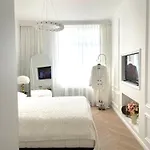 белоснежная White Elegance